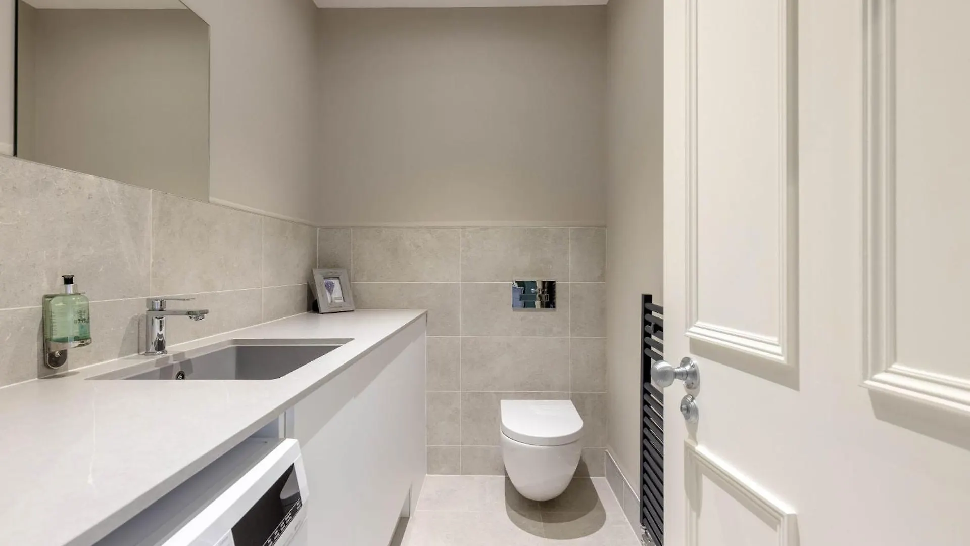 Dragon Suites - Alina Suite - 1 Bed City Centre Luxury Apartment Edinburg