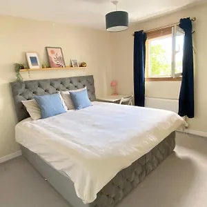 Homestay Cozy Bedroom In Shared With Free Parking, Edinburgh