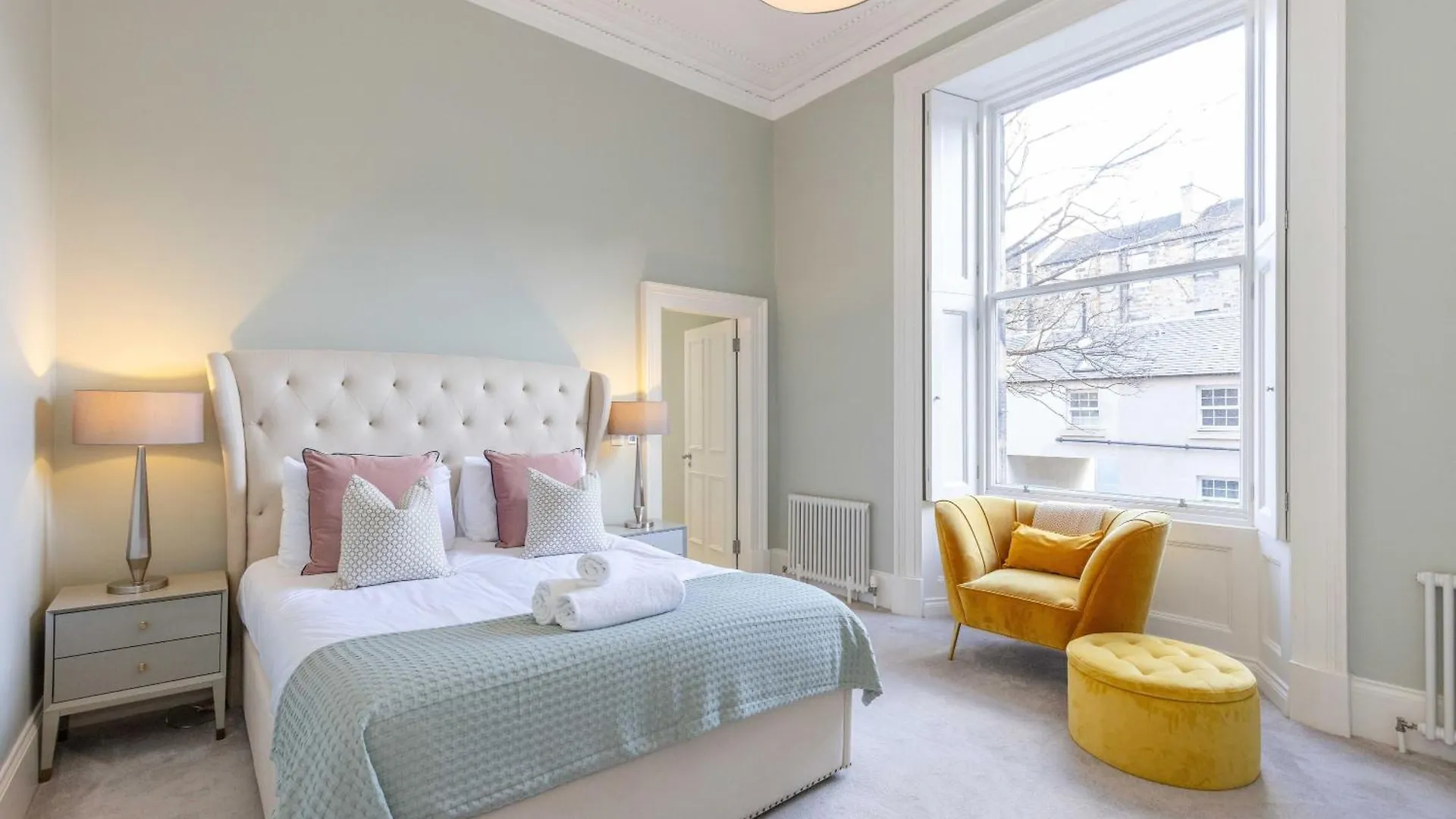 Dragon Suites - Alina Suite - 1 Bed City Centre Luxury Apartment Edinburgh