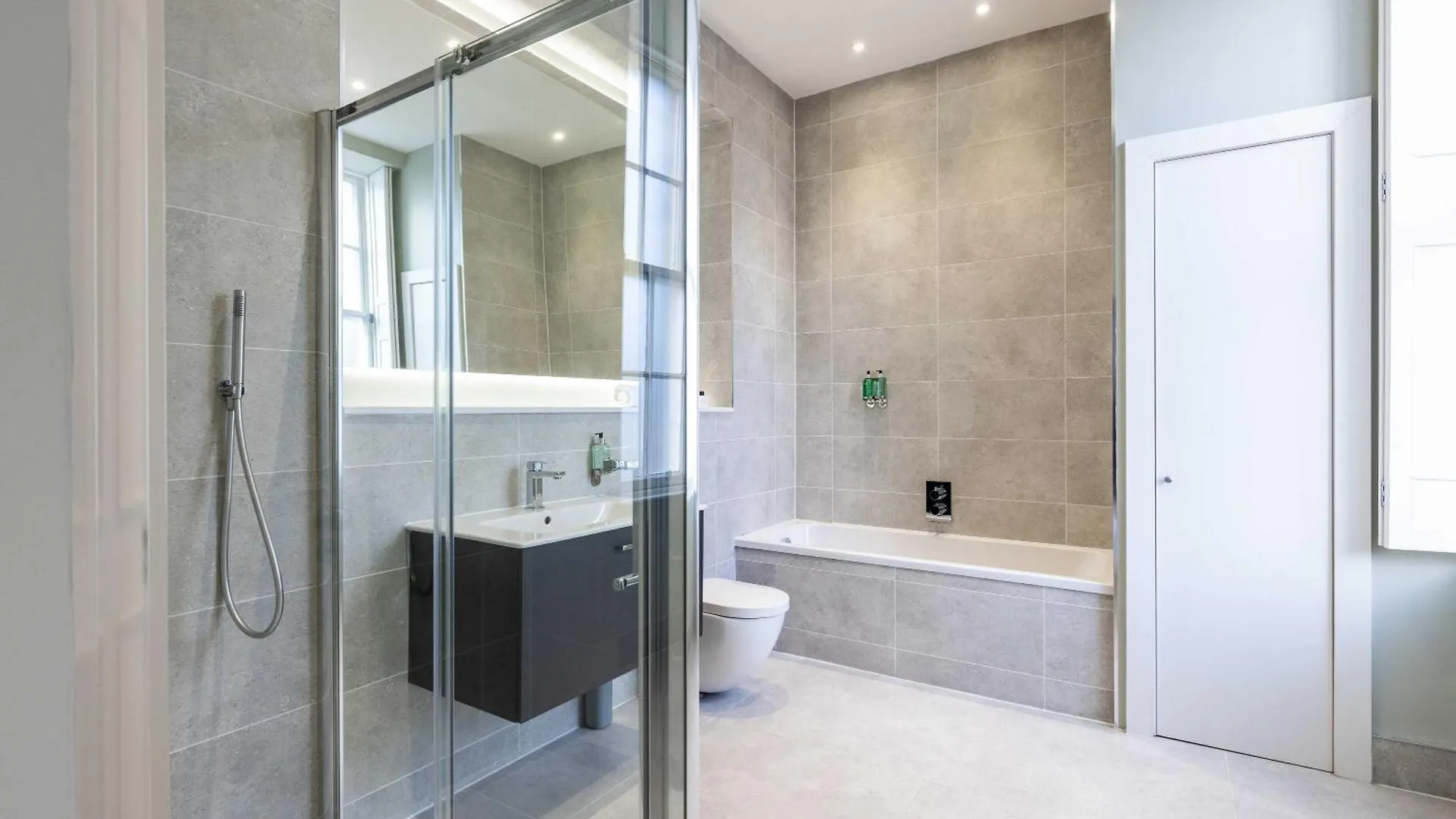 Dragon Suites - Alina Suite - 1 Bed City Centre Luxury Apartment Edinburgh United Kingdom